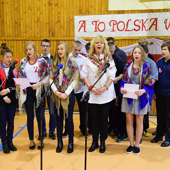 Narodowe �wi�to Niepodleg�o�ci w mi�dzyzdrojskim gimnazjum: By�o weso�o i smacznie