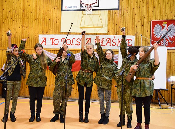 Narodowe �wi�to Niepodleg�o�ci w mi�dzyzdrojskim gimnazjum: By�o weso�o i smacznie