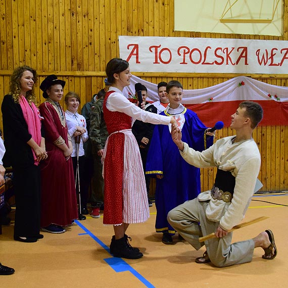 Narodowe �wi�to Niepodleg�o�ci w mi�dzyzdrojskim gimnazjum: By�o weso�o i smacznie