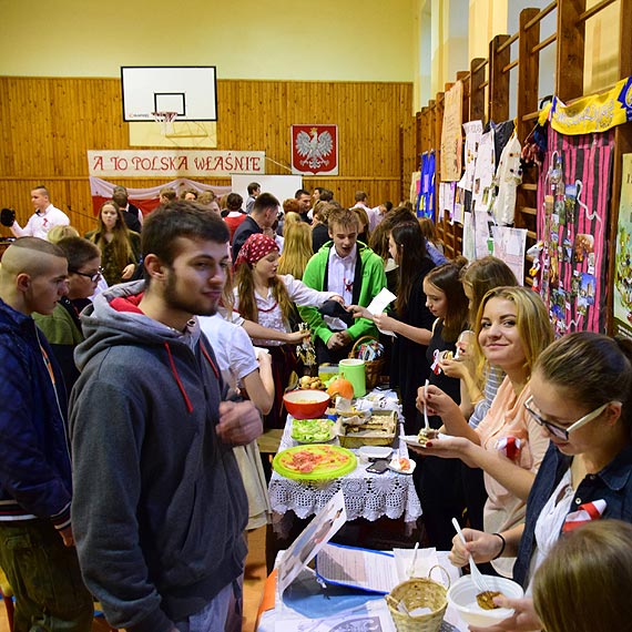 Narodowe �wi�to Niepodleg�o�ci w mi�dzyzdrojskim gimnazjum: By�o weso�o i smacznie