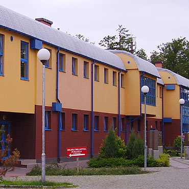 Dziwnów: Gmina musi zapłacić karę za rozpadającą się halę sportową