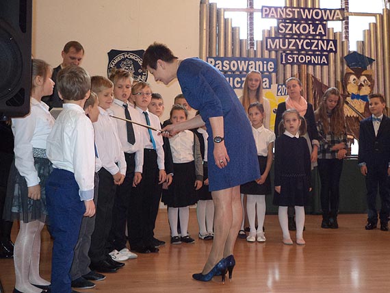 Uroczyste pasowanie klas pierwszych w Pastwowej Szkole Muzycznej I stopnia w Kamieniu Pomorskim