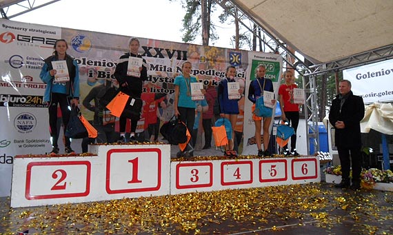 Olga �Domaradzka i Natalia Pender na podium w Goleniowskiej Mili Niepodleg�o�ci