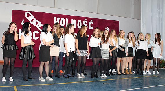 Gala upami�tniaj�ca odzyskanie niepodleg�o�ci w Gimnazjum w �wierznie