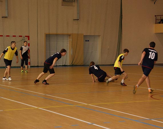 Uczniowie Zespo�u Szk� Ponadgimnazjalnych w Wolinie wygrywaj� Mistrzostwa Powiatu Kamie�skiego w Pi�ce No�nej Halowej