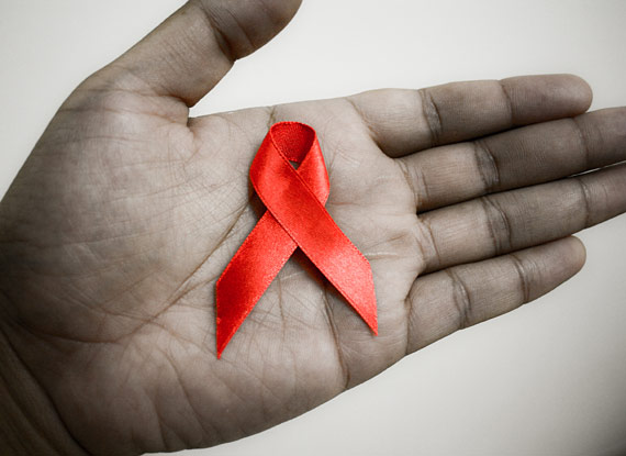 1 grudnia walczymy z AIDS! Czerwona wst��ka to symbol solidarno�ci z chorymi!