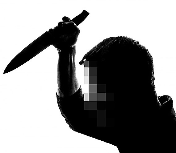 O wos od tragedii! Niedoszy samobjca zaatakowa noem policjantk!
