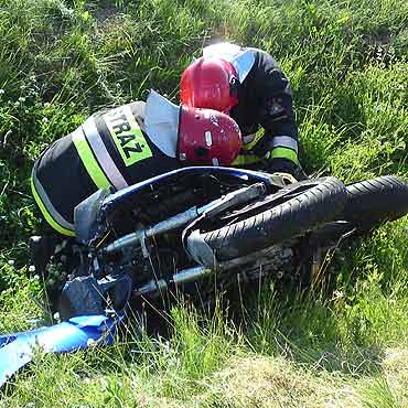 Wrzosowo: Motocyklista uderzy� w osobowego opla