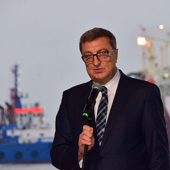 Pierwszy metanowiec już w Świnoujściu. Rozpoczyna się próbny rozruch terminalu LNG. Zobacz film!
