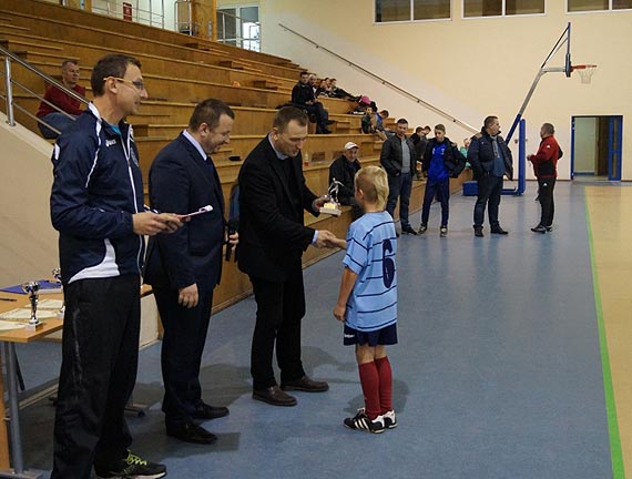 Rekordowa liczba druyn w Mistrzostwach Powiatu Kamieskiego Pice Nonej Halowej Chopcw w ramach Igrzysk Modziey Szkolnej 2015/2016