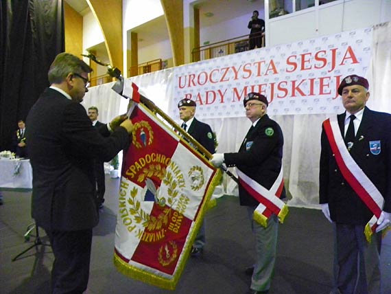 Gryf Zachodniopomorski dla Związku Polskich Spadochroniarzy w Dziwnowie