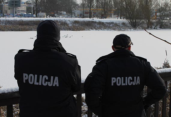 Nie wchod�my na zamarzni�te akweny-  ostrze�enia