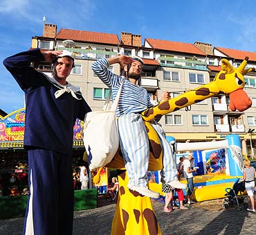 Kamie� Pomorski: Mo�esz nauczy� si� chodzi� na szczud�ach
