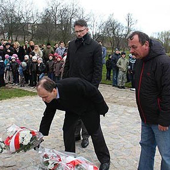Co z miejscem upamitniajcym zbrodni katysk i ofiary katastrofy smoleskiej
