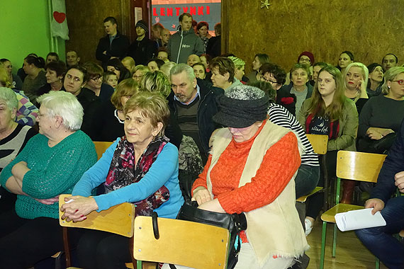 Szkoa Podstawowa w Gostyniu pogrzebana? Mieszkacy i nauczyciele czuj si oszukani przez wjta. Zobacz filmy!