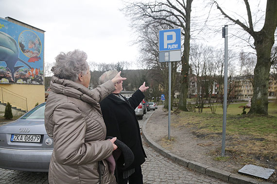 Czytelnik: Strefa płatnego parkowania nadal obowiązuje? Znak dezinformuje kierowców