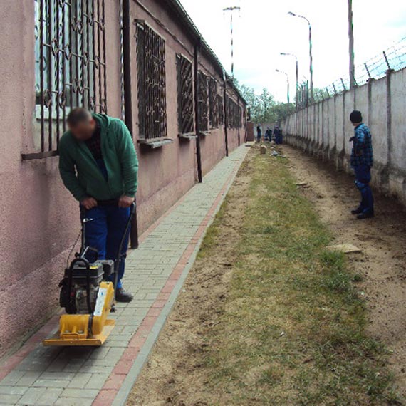 Szukasz pracowników? Możesz za darmo lub odpłatnie zatrudnić skazanych! Przeczytaj i dowiedz się gdzie mogą pracować!