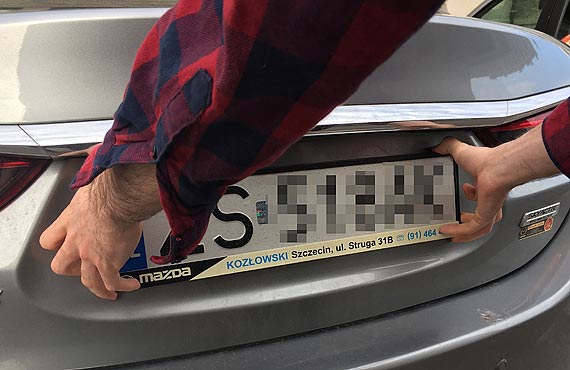 Ukradli w Dziwnowie tablice rejestracyjne, aby okra stacj benzynow!