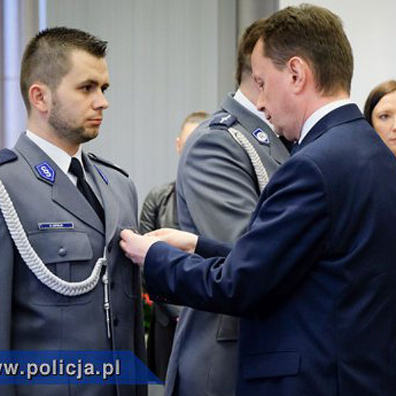 Policjanci odznaczeni za dzielno��
