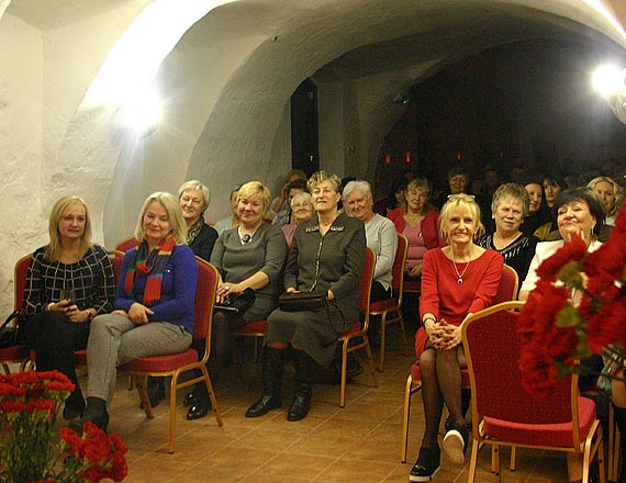 Nie tylko w powiecie mówią o kobiecie, czyli goździki i babeczki dla babeczek!