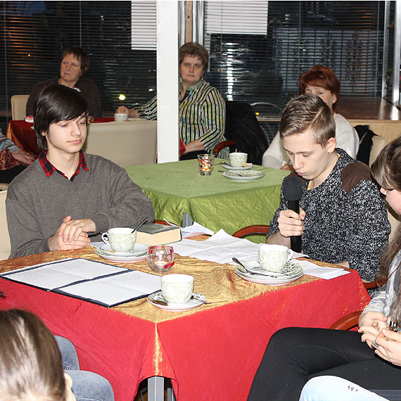 Zimowy wieczr poezji w bibliotece w Midzyzdrojach