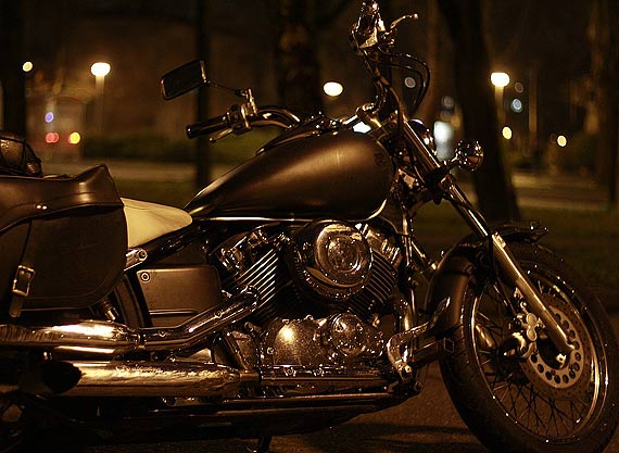 Kradzież na Wolińskiej w Kamieniu Pomorskim. Złodziej ukradł motocykl!