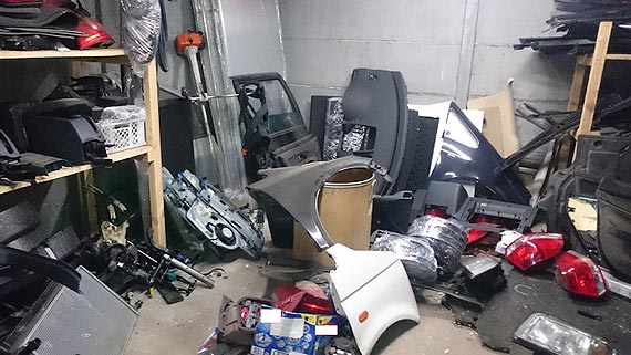 Policjanci ujawnili dziuple i rozbili grupę samochodową