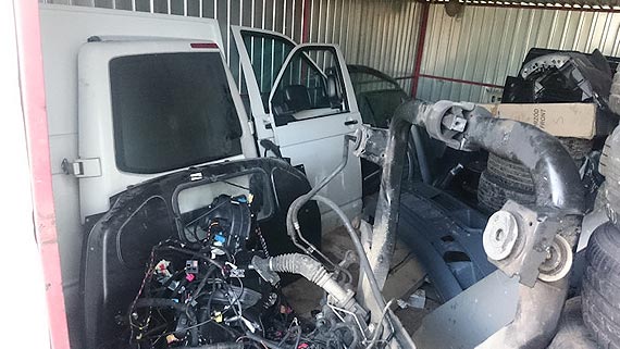 Policjanci ujawnili dziuple i rozbili grup� samochodow�