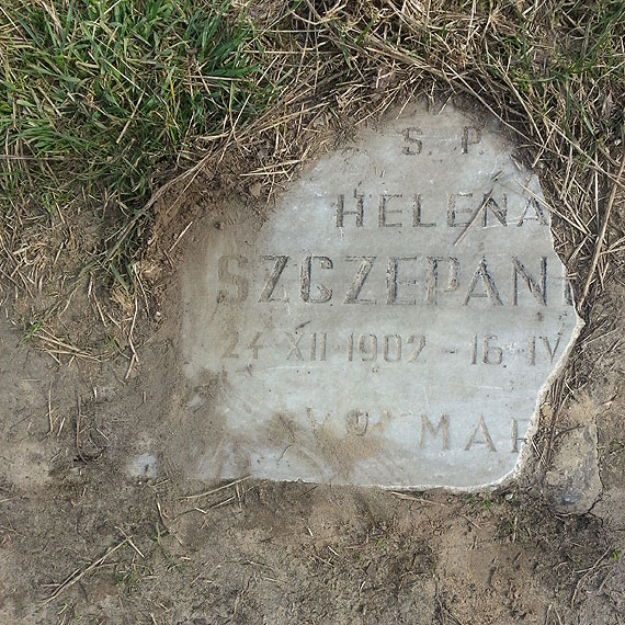 Czytelnik: Pyta nagrobkowa w szczerym polu. Nie pamitam, eby w Golczewie by cmentarz