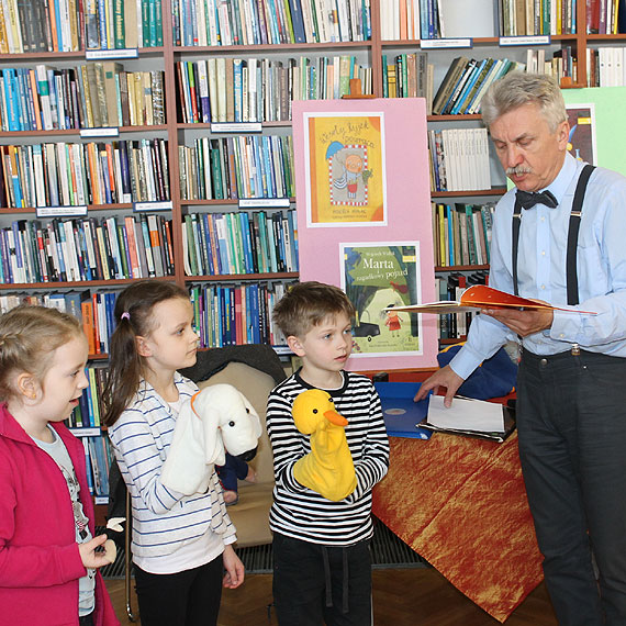 Wesoły Ryjek i Pan Kuleczka, czyli Wojciech Widłak w międzyzdrojskiej bibliotece