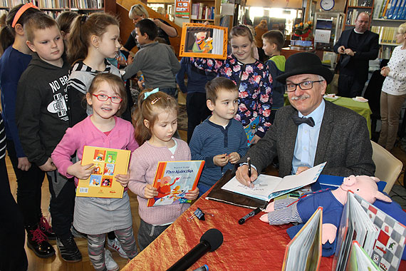Wesoły Ryjek i Pan Kuleczka, czyli Wojciech Widłak w międzyzdrojskiej bibliotece
