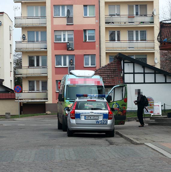 Zarysował mercedesa sprintera i uciekł! Chwilę później był już w rękach kamieńskich policjantów!