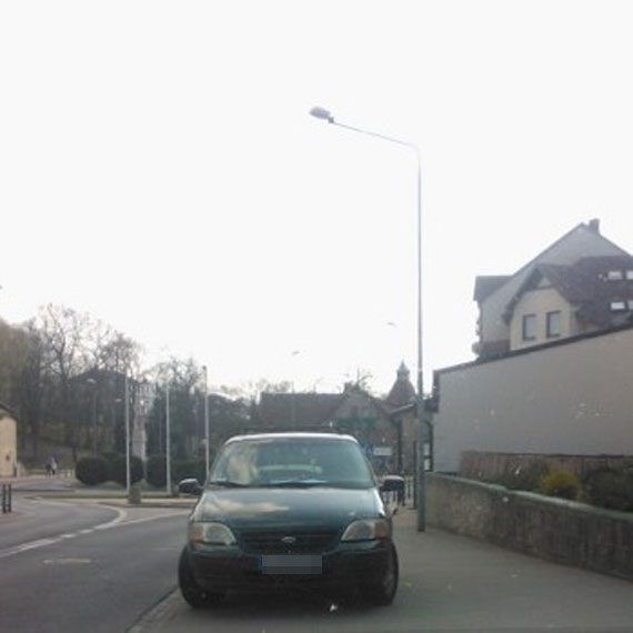 Zamiast dziesiciu minut stoi p dnia. Mistrz parkowania w akcji. Co na to stra miejska?