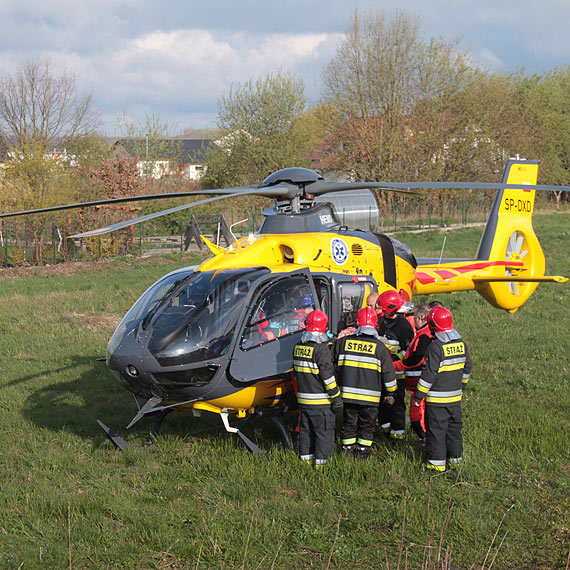Wypadek w Kamieniu Pomorskim. Ciarwka zderzya si z pocigiem 