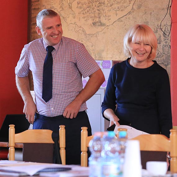 W pogronej kryzysem finansowym i programem naprawczym gminie Kamie Pomorski, spki gminne przeznaczaj na reklam i usugi w portalu kamienskie.info kilkadziesit tysicy zoty rocznie!