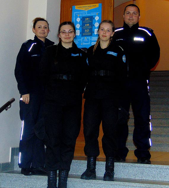 Kadetki z klasy mundurowej odbyły praktykę w KPP w Kamieniu Pomorskim!