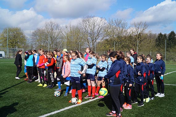 Szkoa Podstawowa nr 1 im. Bolesawa Chrobrego uzyskaa awans do Mistrzostw Regionu B w Mini Pice Nonej Dziewczt!