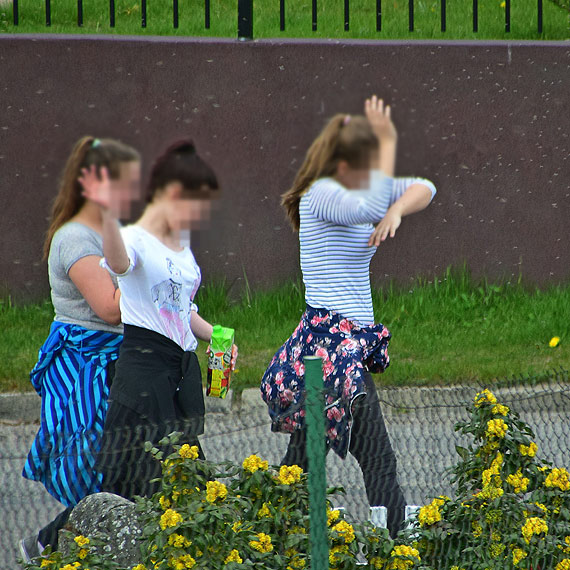 W grze sycha niezwyke buczenie... Nadlatuj!