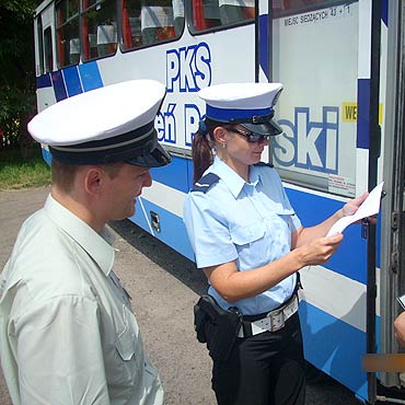 Posypa�y si� mandaty dla kierowc�w autobus�w i ci�ar�wek