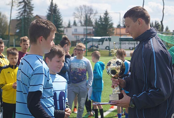 Mistrzami Powiatu Kamieskiego w Pice Nonej w ramach Igrzysk Modziey Szkolnej 2015/2016 zostali chopcy ze Szkoy Podstawowej Nr 1 im. Bolesawa Chrobrego w Kamieniu Pomorskim