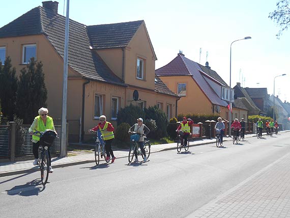 Ciekawy sposb obchodw Dnia Flagi. Rajd rowerowy z Kamienia Pomorskiego do Dziwnowa