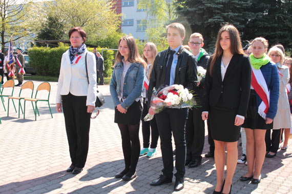 Kamieńskie obchody Święta Narodowego Trzeciego Maja pod pomnikiem Stanisława Staszica