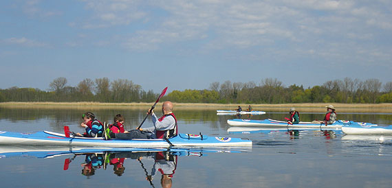 W dniu Święta Narodowego Trzeciego Maja kajakami dookoła Wyspy Chrząszczewskiej