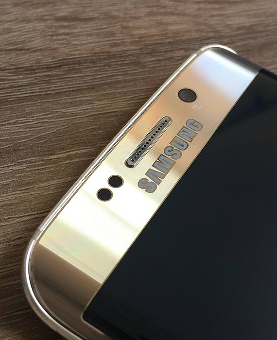 Czytelnik: Prosz o pomoc! W Wolinie, na dachu samochodu zostawiem dwa telefony, w tym jeden subowy! Czeka nagroda - 500z!