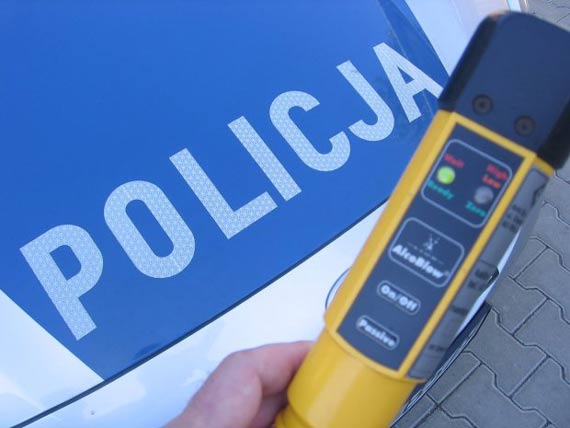 Zygzakiem z ponad trzema promilami i zakazem sdu, 45-latek jecha przez Midzyzdroje! Zosta zatrzymany