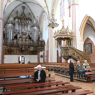Z�odzieje okradli skarbon� w kamie�skiej katedrze