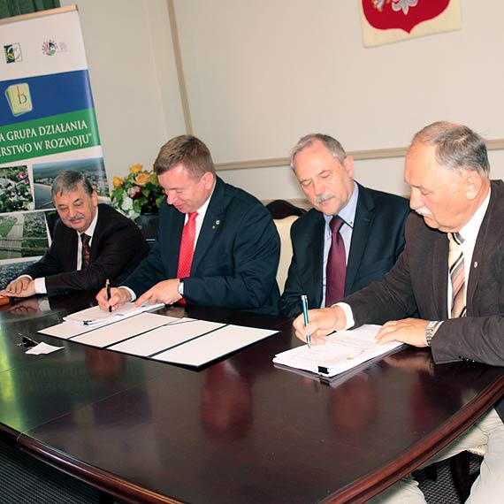 Siedem i p miliona otrzymaj gminy powiatu kamieskiego na wdraanie Lokalnej Strategii Rozwoju