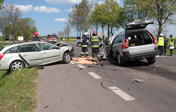 Kraksa trzech osobwek pomidzy Dziwnowem a Kamieniem. Jedna osoba ranna!