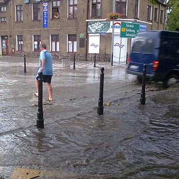 Oberwanie chmury nad Międzyzdrojami. Ulewa zalała ulice