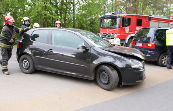 Zderzenie trzech osobwek w Dziwnwku. Nieuwaga kierowcy przyczyn wypadku